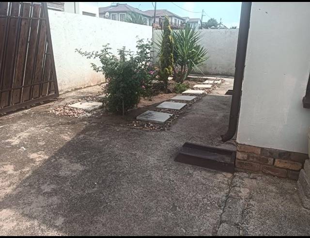 3 BEDROOM HOUSE FOR SALE IN MAHUBE VALLEY